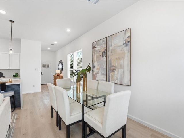 866 Rachel Street F-E, Houston, TX 77091