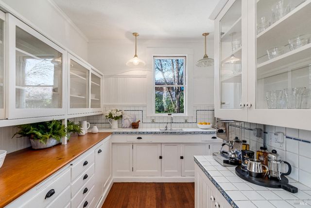 1651 Spring Mountain Rd, St. Helena, CA 94574