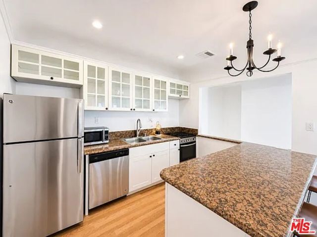 947 5th Street B, Santa Monica, CA 90403