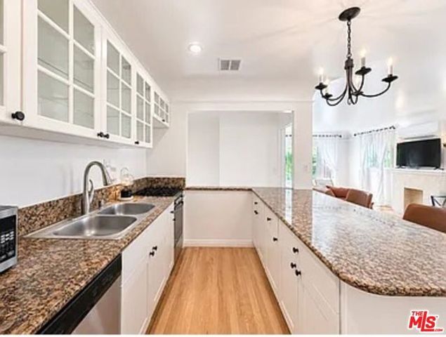 947 5th Street B, Santa Monica, CA 90403