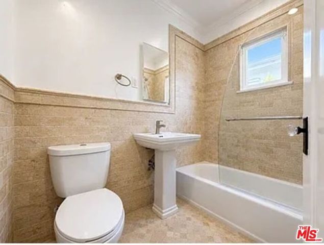 947 5th Street B, Santa Monica, CA 90403