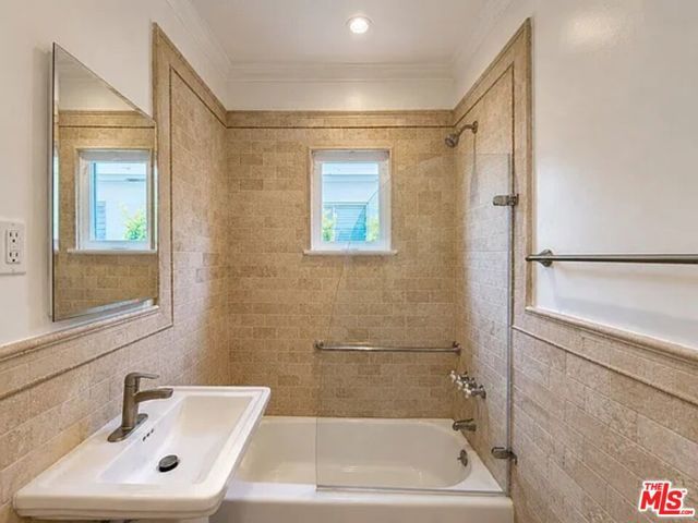 947 5th Street B, Santa Monica, CA 90403