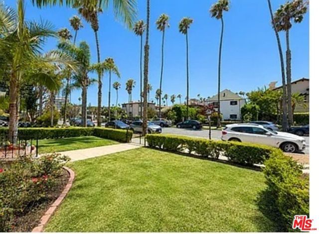 947 5th Street B, Santa Monica, CA 90403