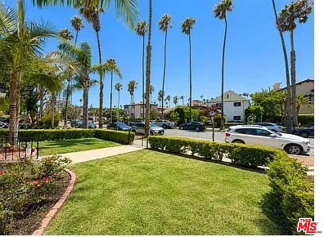 947 5th Street B, Santa Monica, CA 90403