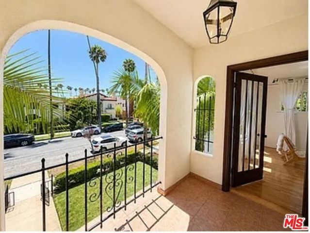 947 5th Street B, Santa Monica, CA 90403