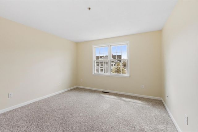 1975 Middlesex St 33, Lowell, MA 01851