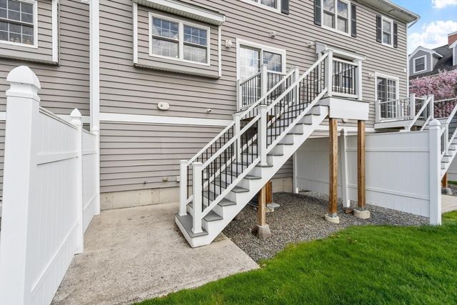 1975 Middlesex St 33, Lowell, MA 01851