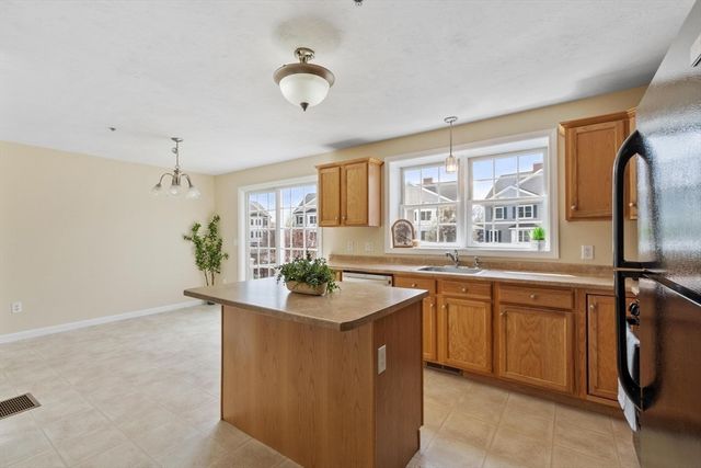 1975 Middlesex St 33, Lowell, MA 01851
