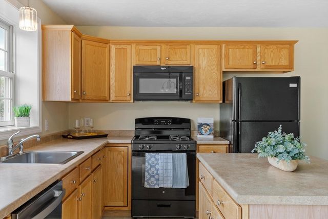 1975 Middlesex St 33, Lowell, MA 01851