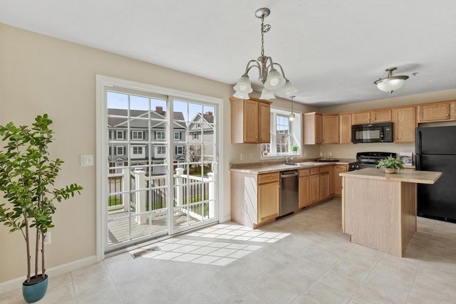 1975 Middlesex St 33, Lowell, MA 01851