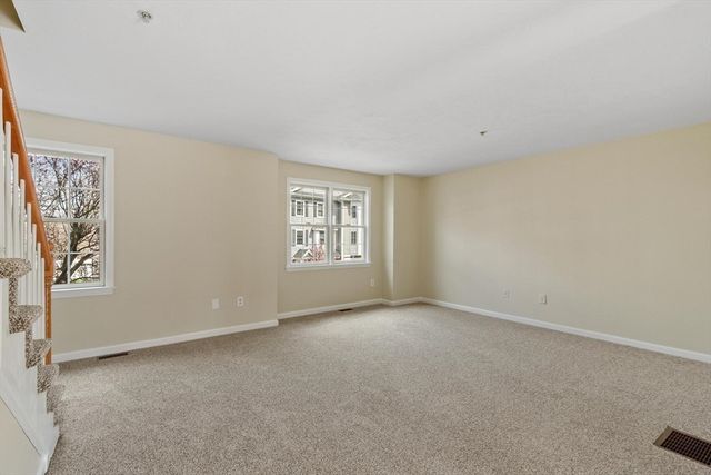 1975 Middlesex St 33, Lowell, MA 01851