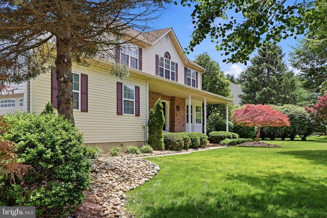 22 COTTAGE PLACE DR, Robbinsville, NJ 08691