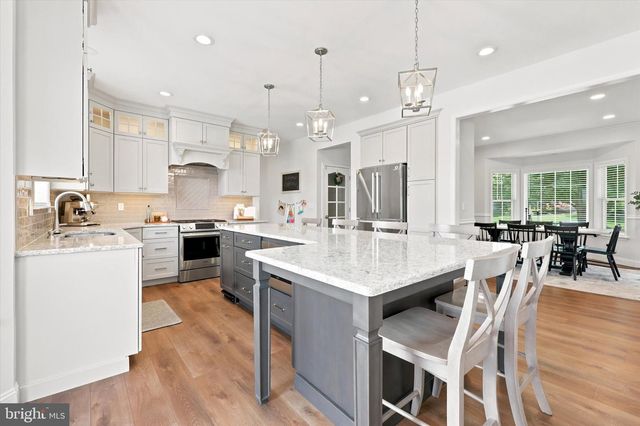 22 COTTAGE PLACE DR, Robbinsville, NJ 08691