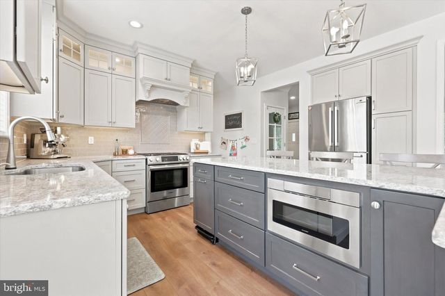22 COTTAGE PLACE DR, Robbinsville, NJ 08691
