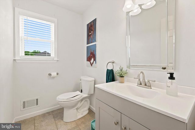 22 COTTAGE PLACE DR, Robbinsville, NJ 08691