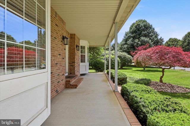 22 COTTAGE PLACE DR, Robbinsville, NJ 08691