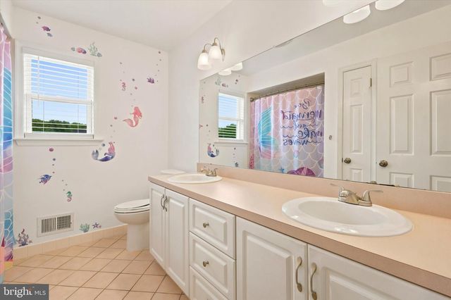 22 COTTAGE PLACE DR, Robbinsville, NJ 08691