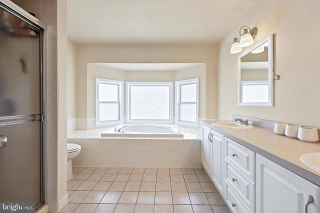 22 COTTAGE PLACE DR, Robbinsville, NJ 08691