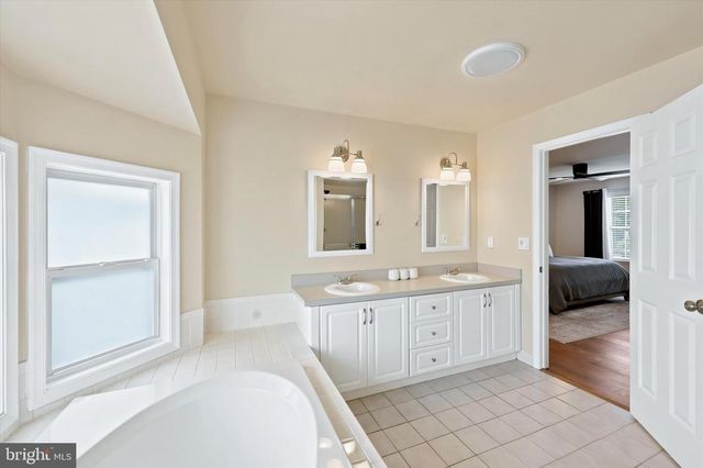 22 COTTAGE PLACE DR, Robbinsville, NJ 08691