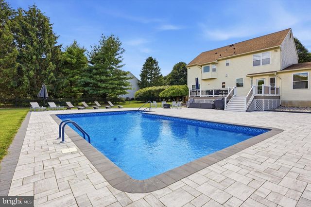 22 COTTAGE PLACE DR, Robbinsville, NJ 08691