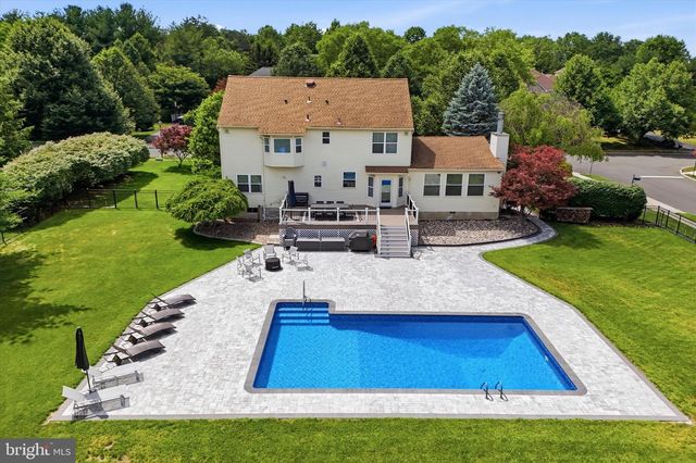 22 COTTAGE PLACE DR, Robbinsville, NJ 08691
