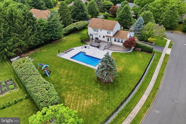 22 COTTAGE PLACE DR, Robbinsville, NJ 08691