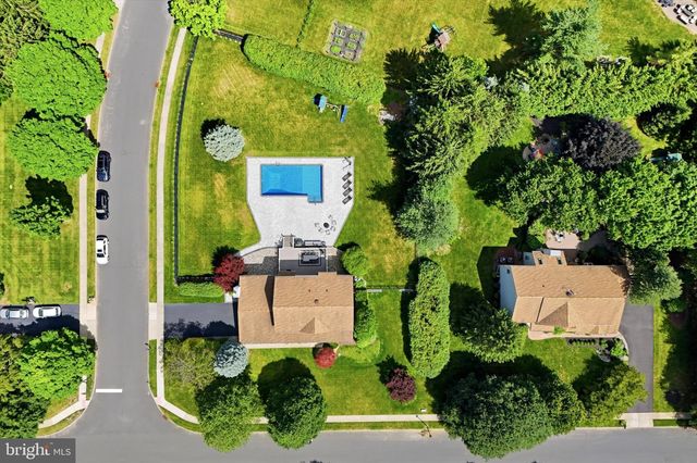 22 COTTAGE PLACE DR, Robbinsville, NJ 08691