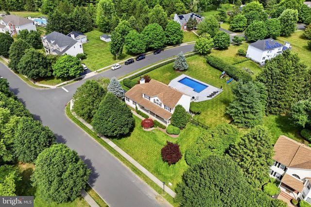 22 COTTAGE PLACE DR, Robbinsville, NJ 08691