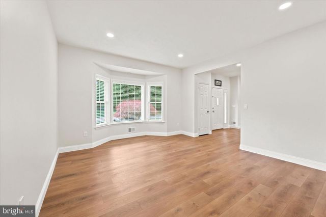 22 COTTAGE PLACE DR, Robbinsville, NJ 08691