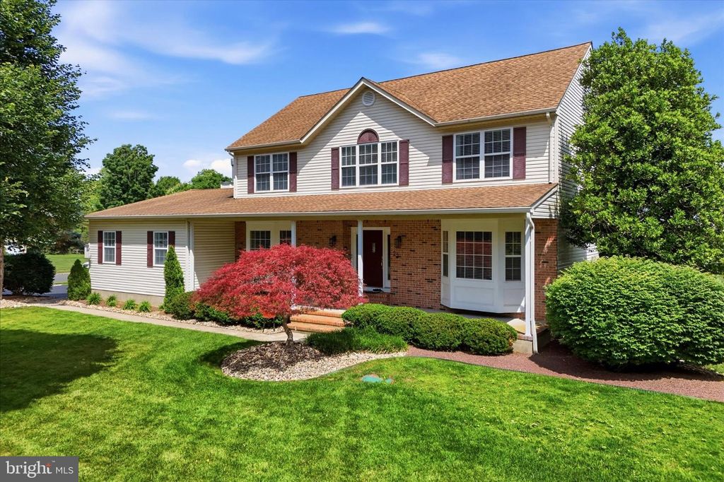 22 COTTAGE PLACE DR, Robbinsville, NJ 08691