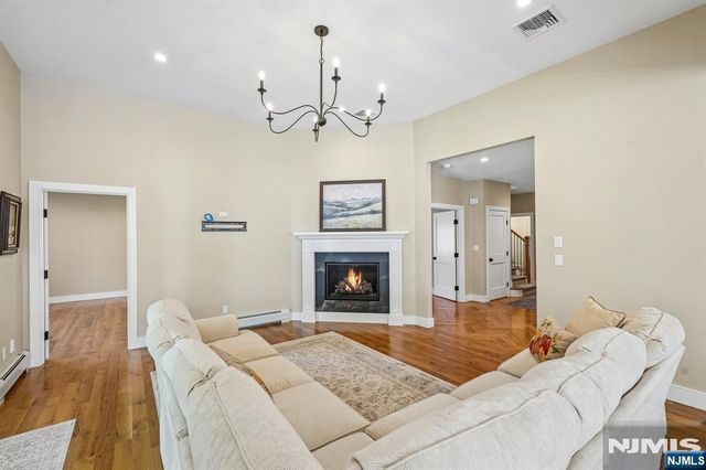 44 Peterson Place, Mahwah, NJ 07430