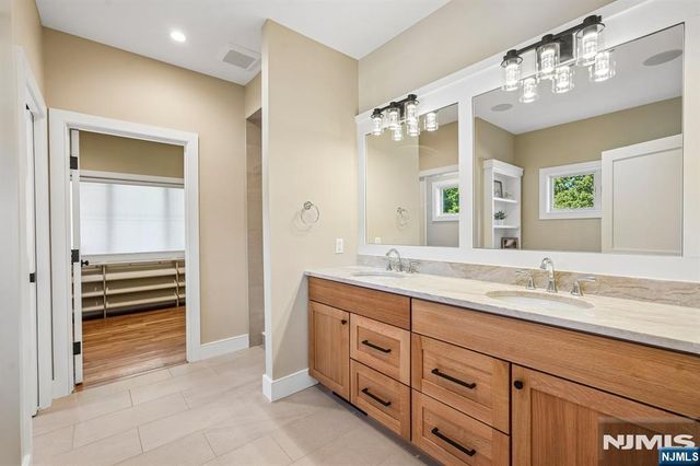 44 Peterson Place, Mahwah, NJ 07430