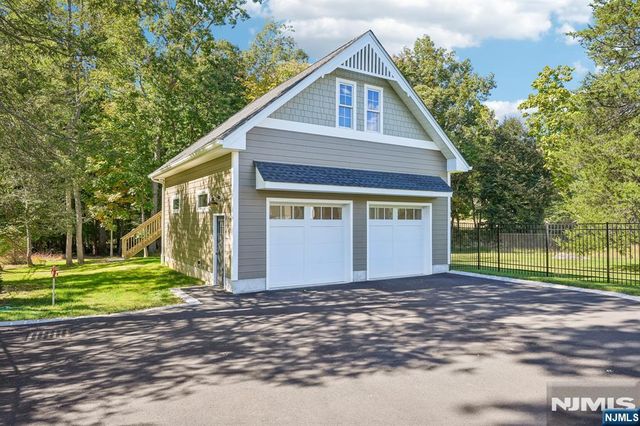 44 Peterson Place, Mahwah, NJ 07430