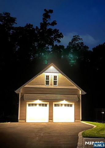 44 Peterson Place, Mahwah, NJ 07430