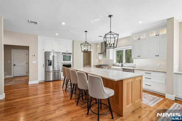 44 Peterson Place, Mahwah, NJ 07430