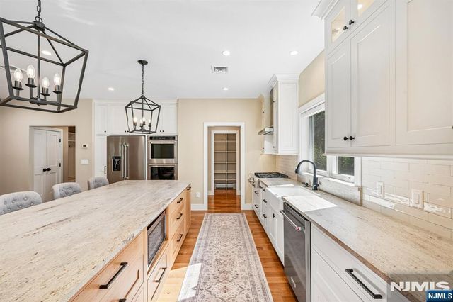 44 Peterson Place, Mahwah, NJ 07430