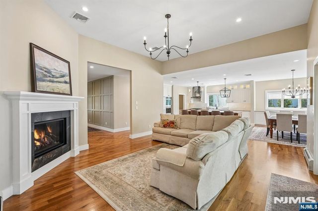 44 Peterson Place, Mahwah, NJ 07430