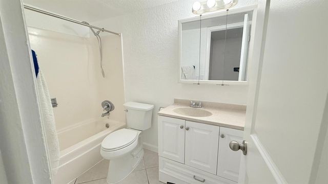 501 W Kalmia Drive 2, West Palm Beach, FL 33403