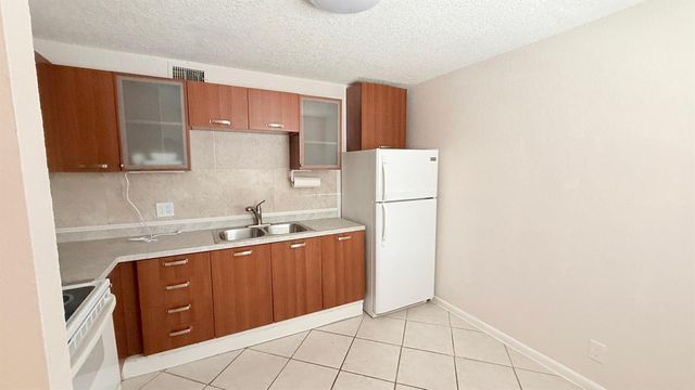 501 W Kalmia Drive 2, West Palm Beach, FL 33403