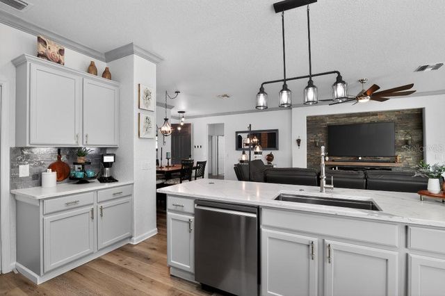 6611 SW 93RD COURT, Ocala, FL 34481