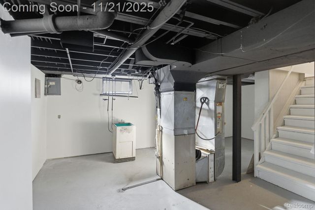 1781 Brys Drive, Grosse Pointe Woods, MI 48236