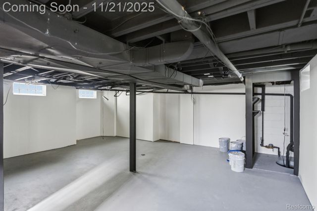 1781 Brys Drive, Grosse Pointe Woods, MI 48236