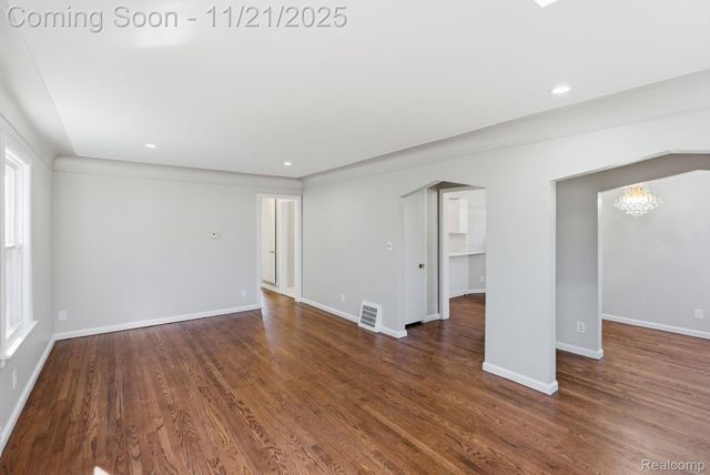 1781 Brys Drive, Grosse Pointe Woods, MI 48236