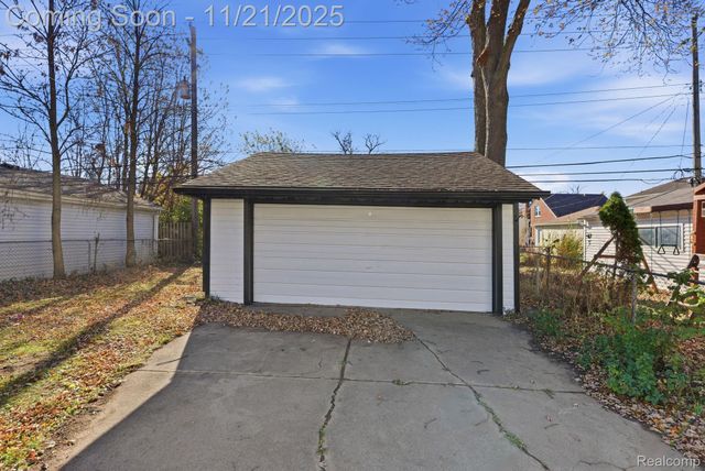 1781 Brys Drive, Grosse Pointe Woods, MI 48236