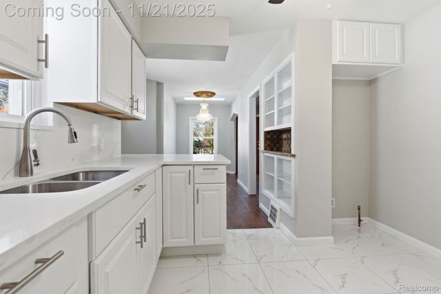 1781 Brys Drive, Grosse Pointe Woods, MI 48236