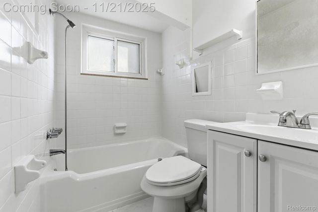 1781 Brys Drive, Grosse Pointe Woods, MI 48236