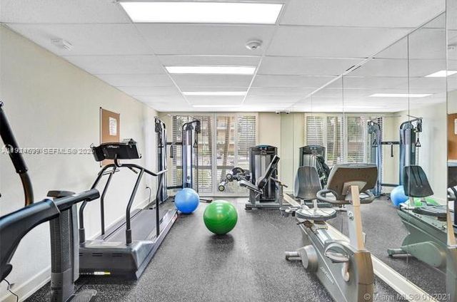 3100 NE 48th St 914, Fort Lauderdale, FL 33308