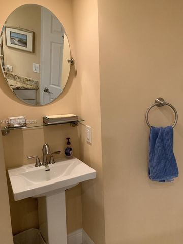 3100 NE 48th St 914, Fort Lauderdale, FL 33308