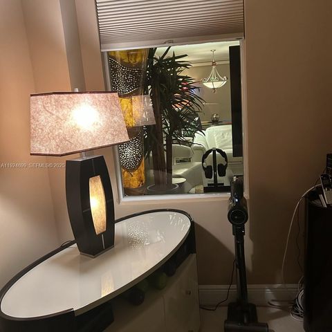 3100 NE 48th St 914, Fort Lauderdale, FL 33308