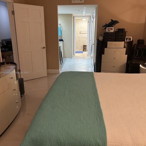 3100 NE 48th St 914, Fort Lauderdale, FL 33308